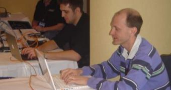 Charlie (in the foreground) exploiting the MacBook Air at PWN 2 OWN 2008