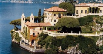 George Clooney's Lake Como villa is burglarized, but only a bottle of wine is stolen