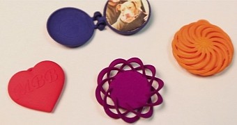 This 3D Printed Locket Has a Hidden NFC Chip That Lets You Share Personal Info