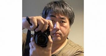 Ray Ohara holding Fujifilm X-T1