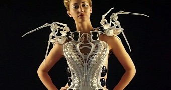 This Spider-Inspired Dress Has Controllable Legs and Pincers – Video