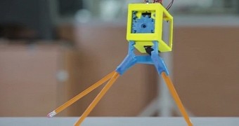 This Walker Bot with Four Pencils for Legs Is Astoundingly Easy to Build – Video