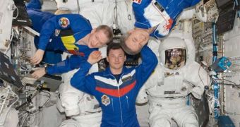 ESA astronaut Frank De Winne (right), RosCosmoc cosmonaut Roman Romanenko (center) and CSA astronaut Robert Thirsk pose for a photo on the ISS