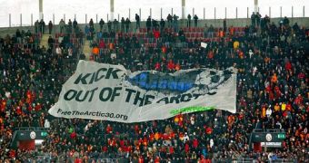 Greenpeace activists crash Champions League games