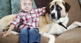 Boy with a rare genetic condition conquers his fears after meeting an Anatolian Shepard dog