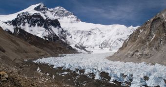 Researchers warn that Tibetan glaciers are melting at their summit