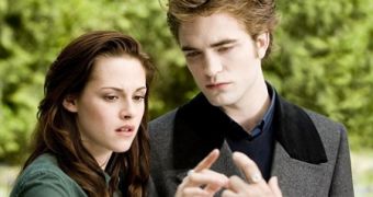 “New Moon” reigns supreme at the North American box-office for the second week in a row