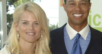 Wife Elin Nordegren attacked Tiger Woods, causing him facial lacerations, report says