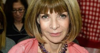 Anna Wintour demanded that she be carried down the stairs after refusing to ride public elevator