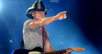 Tim McGraw slapped a female fan for being too touchy-feely with him, the Internet is furious