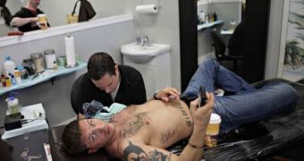 Tom Hardy gets new, Union Jack chest tattoo