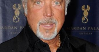 Tom Jones goes on the caveman diet to get back in top shape