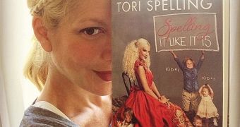 Tori Spelling pulls all the stops in new book, shades Katie Holmes