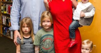 Tori Spelling is allegedly afraid to divorce Dean McDermott because he would get half her money