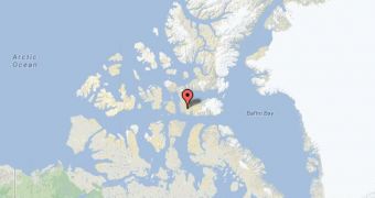 Tourist get stuck on ice floe in the Arctic