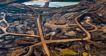 Oil sands in Alberta now argued to contaminate local lakes