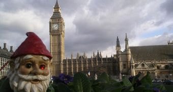 A gnome travels to London