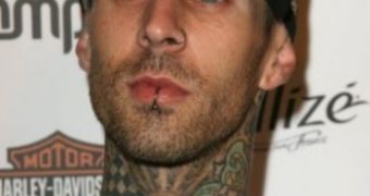 Travis Barker gets into violent scuffle with paparazzi, but no complaints are filed with the police