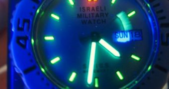 Military watch iluminated by tritium vials