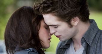 “Breaking Dawn” film will stay true to the book, screenwriter promises