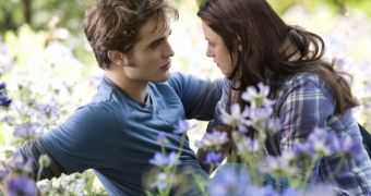 First trailer from “The Twilight Saga: Eclipse” arrives in theaters with “Remember Me,” March 12