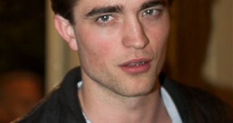 Actor Robert Pattinson admits to taking a stalker out to dinner once