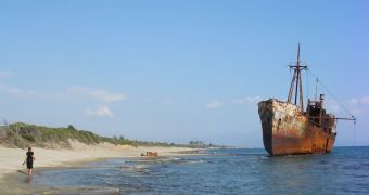 A picture of a shipwreck on the Greek shoreline