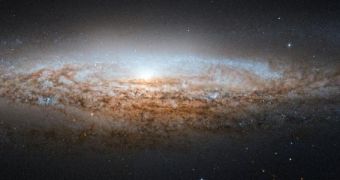 UFO Galaxy Caught Edge-On in New Hubble Image
