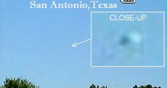 UFO is seen in San Antonio during the day