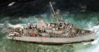 US minesweeper in the Philippines will be cut into pieces in order to be safely removed