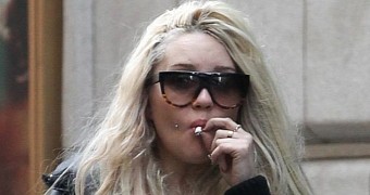 Amanda Bynes gives incoherent interview, claims she's engaged