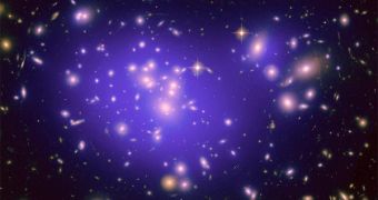Image of galaxy cluster Abell 1689 displaying gravitational lensing