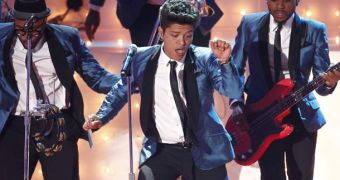 Bruno Mars performs “Valerie” during the Amy Winehouse Tribute at the VMAs 2011