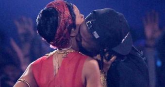 Rapper A$AP Rock gets frisky with Rihanna during VMAs 2012 performance