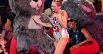 Miley Cyrus’ VMAs performance continues to draw criticism, Cyndi Lauper thinks she should be ashamed of herself
