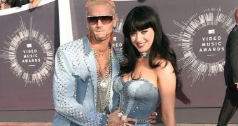 VMAs 2014: Katy Perry, Riff Raff Recreate Britney Spears, Justin Timberlake’s Matching Denim Outfits – Photo