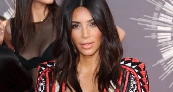 VMAs 2014: Usher Was Totally Busted Checking Out Kim Kardashian’s Derriere