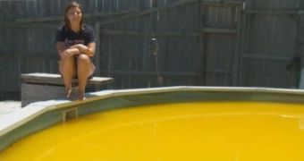 Water in family pool turns yellow