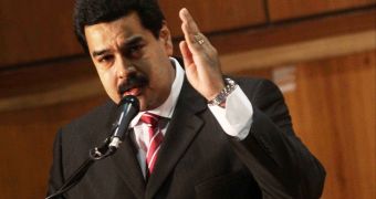 Venezuelan President Avoids Saying If He Will Take Snowden by Plane