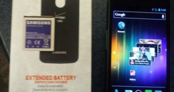 Verizon Galaxy Nexus Spotted with Extended Battery, Still Slim