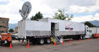 Verizon Sets Up Charging Stations for Hurricane Sandy's Victims