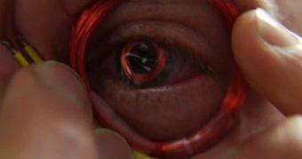 Video Demos LED Contact Lens on Human Eye