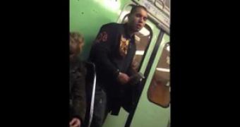 Thief snatches woman's phone, on the subway