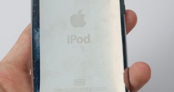 The back side of the leaked prototype iPod touch with camera