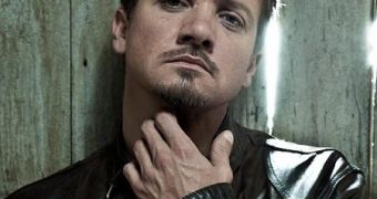 Viral of the Day: Jeremy Renner Is Too Hot for His Own Sake
