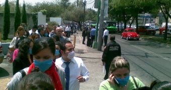 People in Mexico continue to wear masks to protect themselves from the H1N1 swine flu viral outbreak