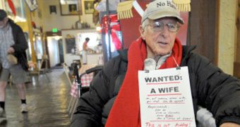 “Wanted: A Wife” – 82-Year-Old Man Wears Sign to Find His Soulmate