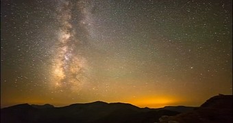 Watch: 4K Time-Lapse Takes You On a Breath-Taking Tour of the Milky Way