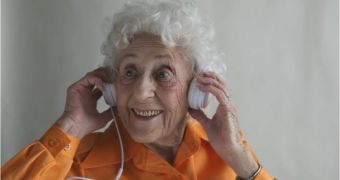 89-year-old Carol Lyn Black lip-syncs to Annette Handshaw