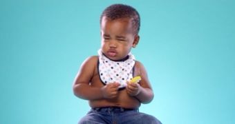 Babies' reactions to eating lemons for the first time are priceless